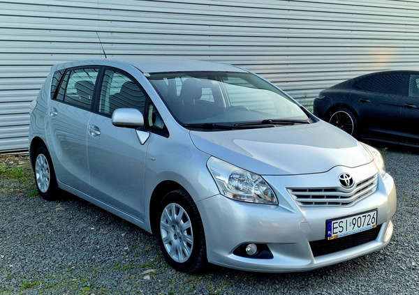 Toyota Verso cena 24900 przebieg: 190000, rok produkcji 2011 z Sieradz małe 172